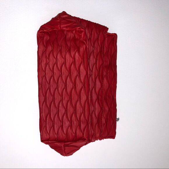 Red Scalloped Cosmetic Bag - Picture 3 of 13